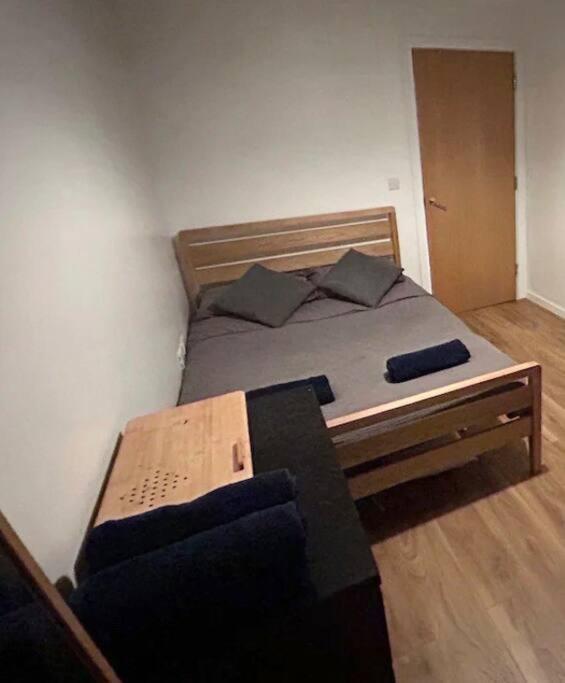 2 Bed Apartment Close To Station With Parking London Exteriör bild